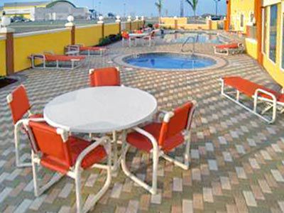 Super 8 By Wyndham Hidalgo/Mcallen Area Exterior foto